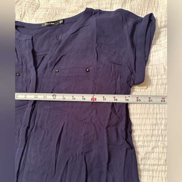 Doe & Rae V-Neck Tunic Button Down Top - NWOT - Size M - Picture 8 of 9